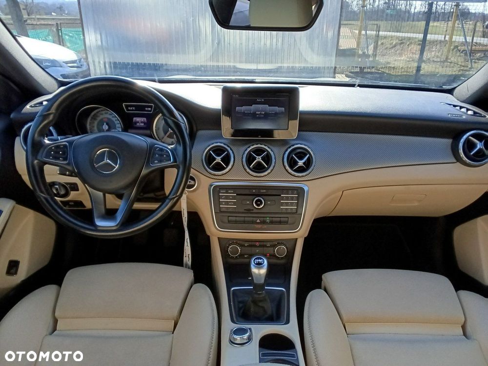 Mercedes-Benz GLA - 9