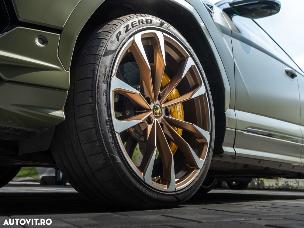 Lamborghini URUS - 24