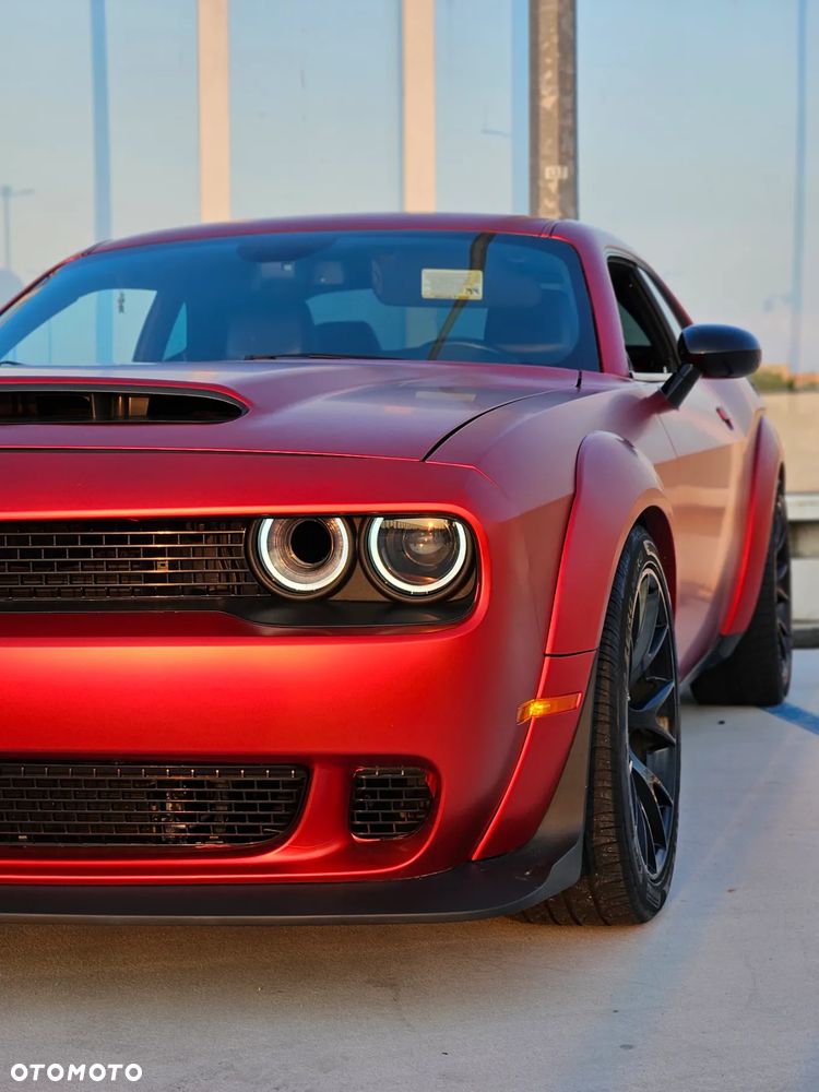 Dodge Challenger - 2