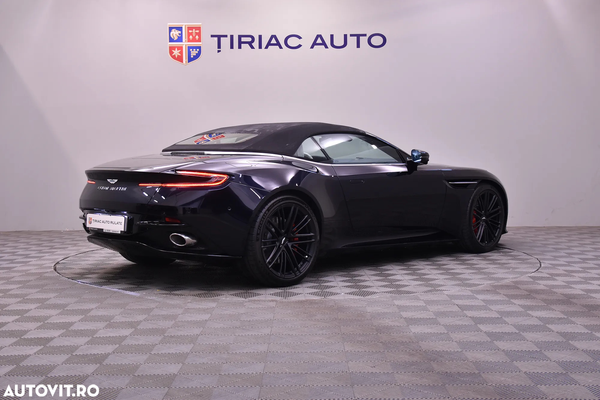 Aston Martin DB12 Volante - 6