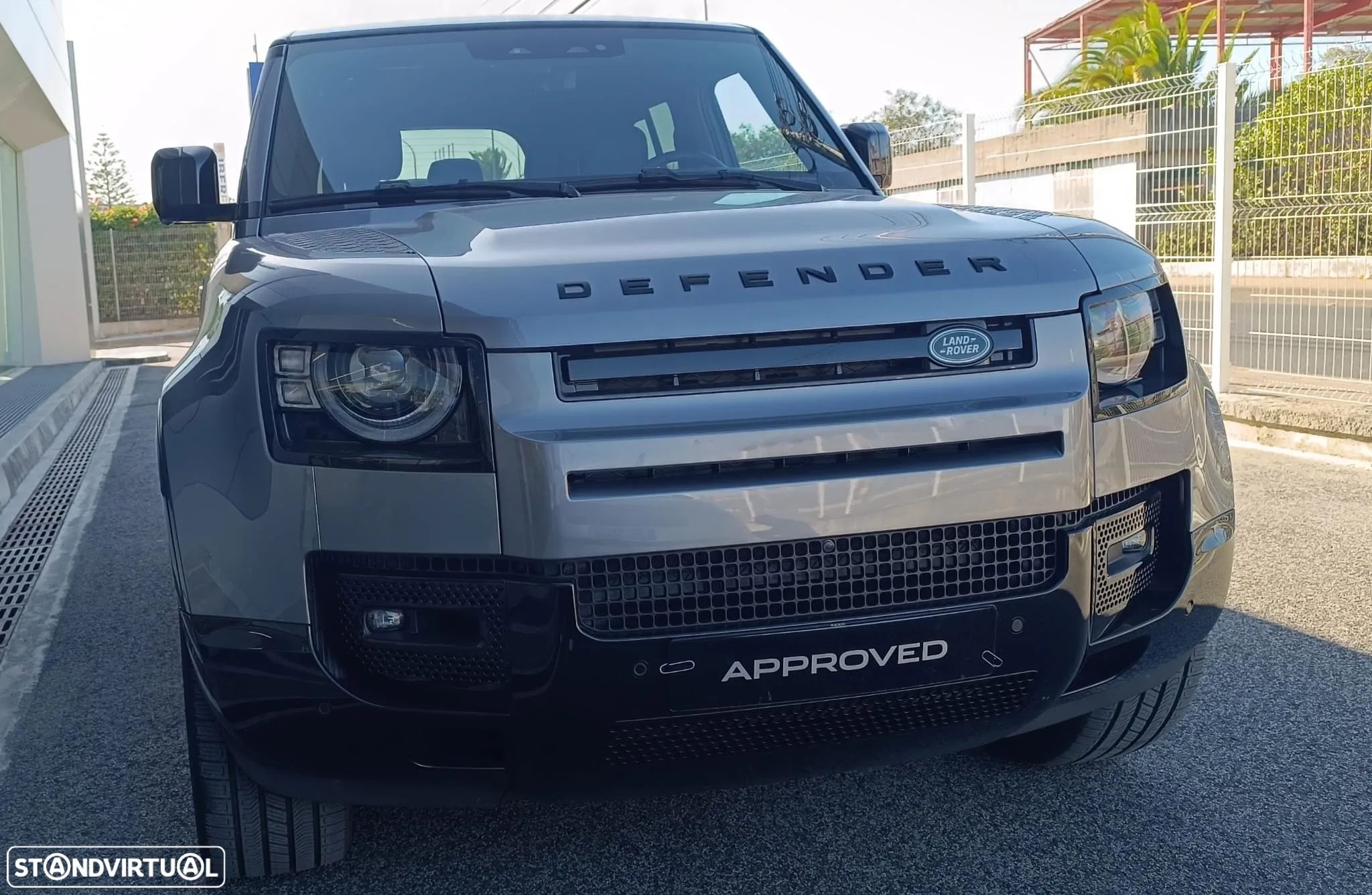 Land Rover Defender 2.0 P400e 110 AWD X-Dynamic SE - 1