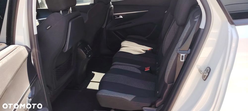 Peugeot 5008 1.2 PureTech Active S&S EAT8 - 10