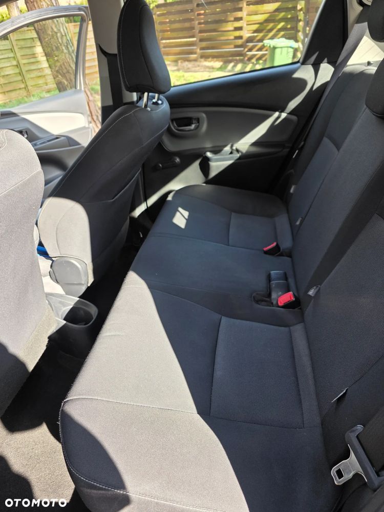 Toyota Yaris Hybrid 100 Selection - 12