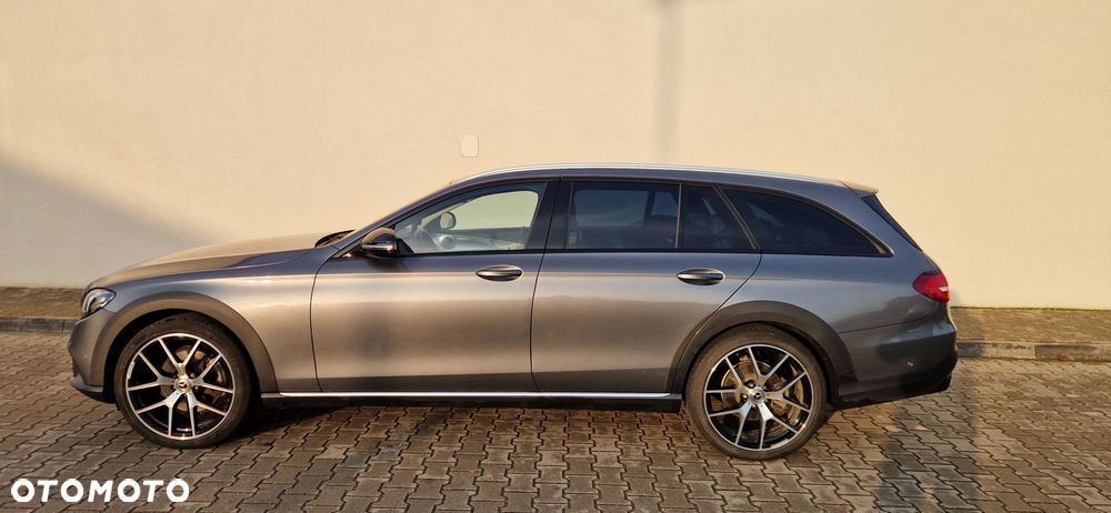 Mercedes-Benz Klasa E 220 d 4-Matic All-Terrain - 3