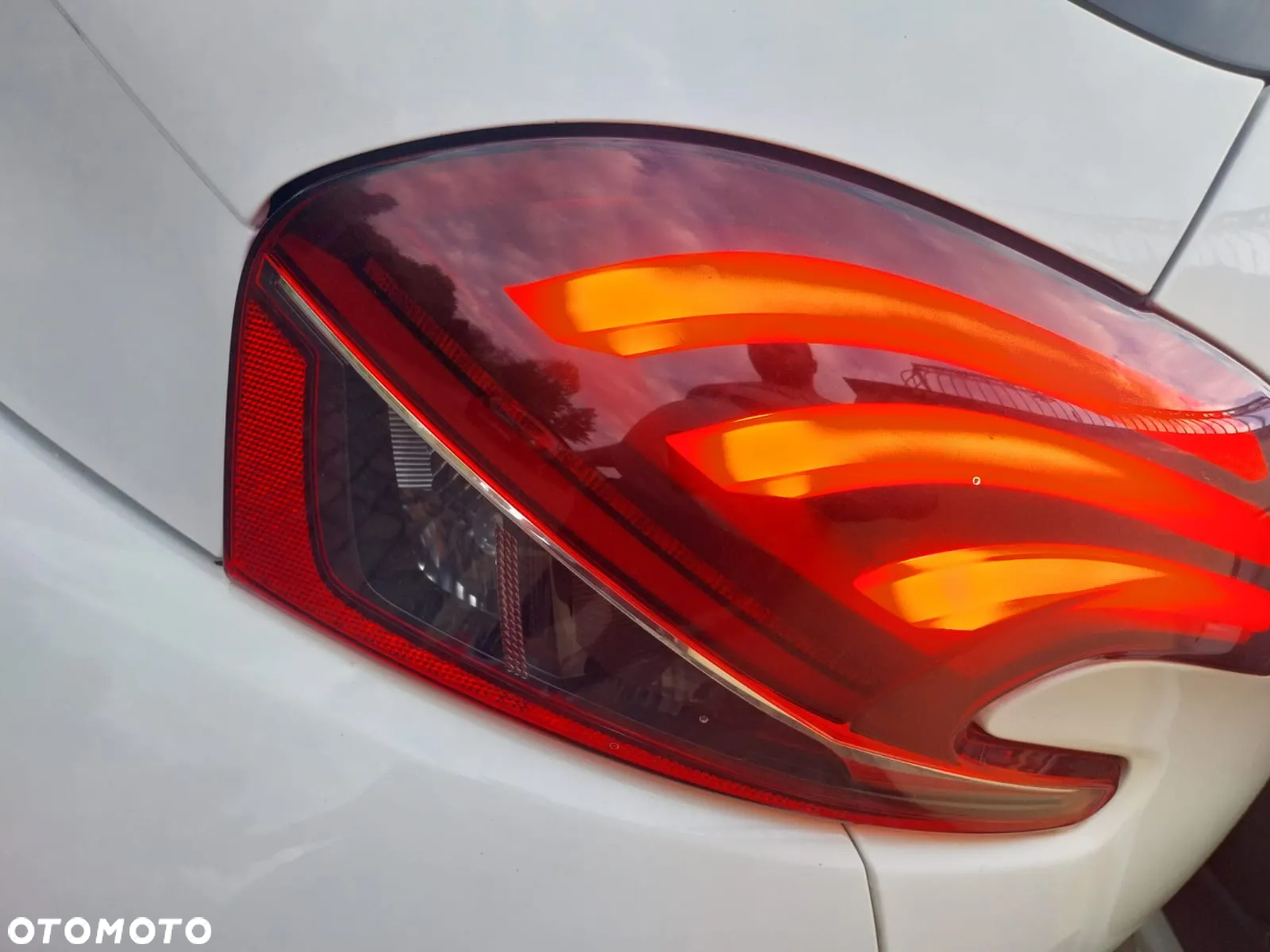 Peugeot 208 - 25