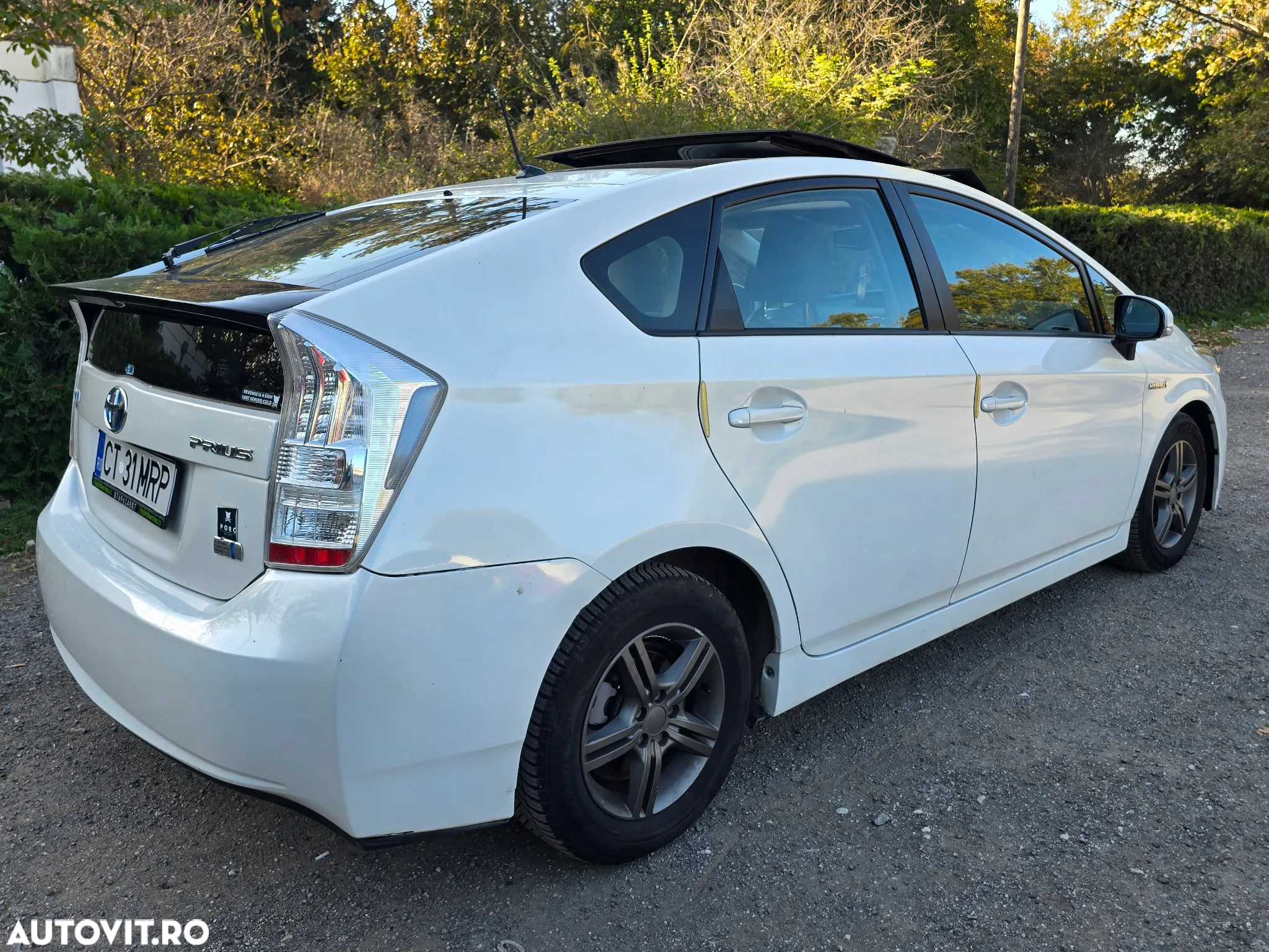 Toyota Prius (Hybrid) - 4