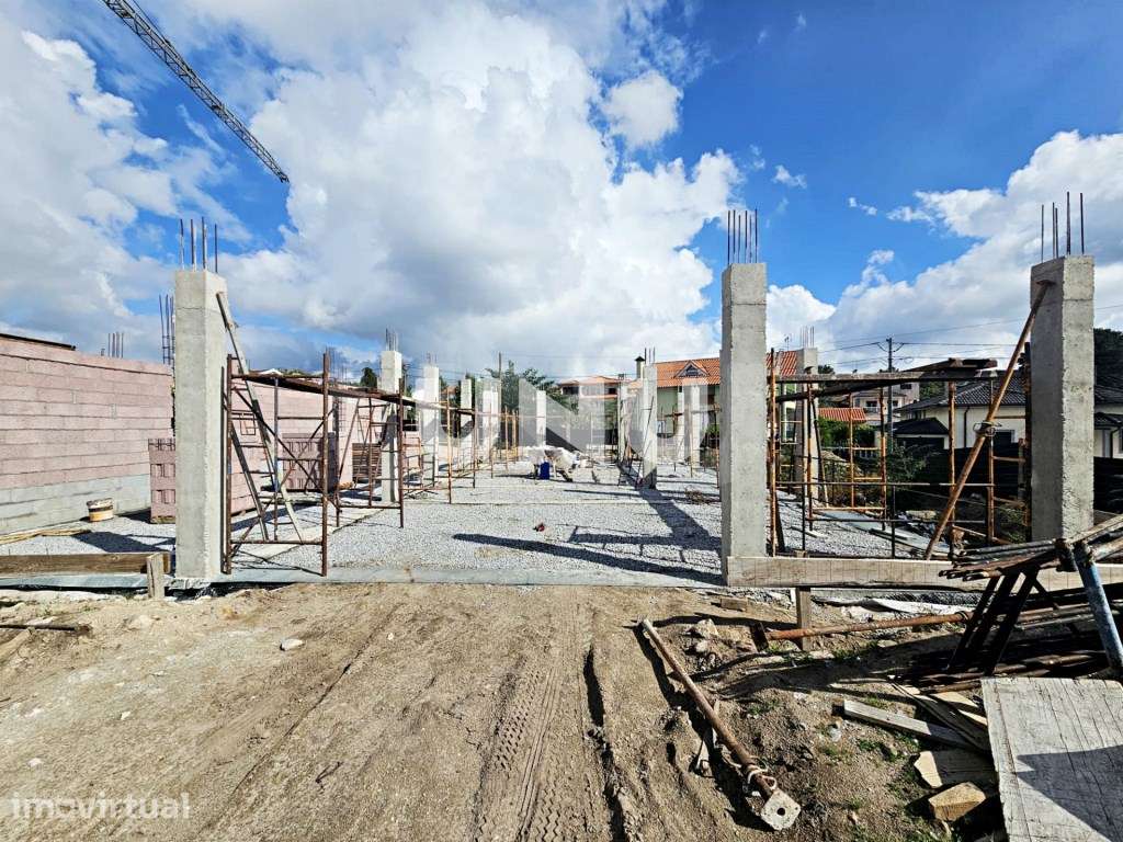 Moradia Geminada T4 - Linhas Modernas