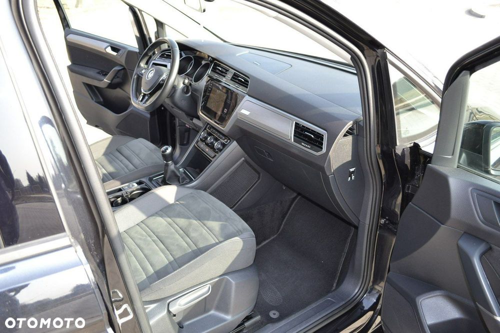 Volkswagen Touran - 34