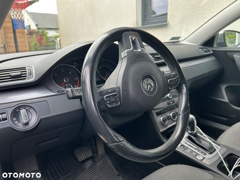 Volkswagen Passat 2.0 TDI Comfortline DSG - 9