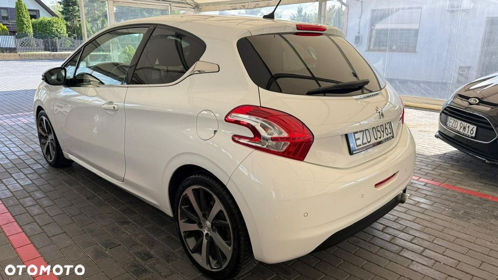 Peugeot 208 - 14