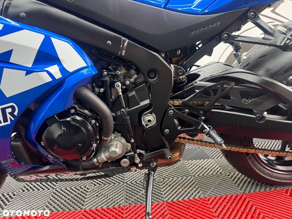 Suzuki GSX-R - 15