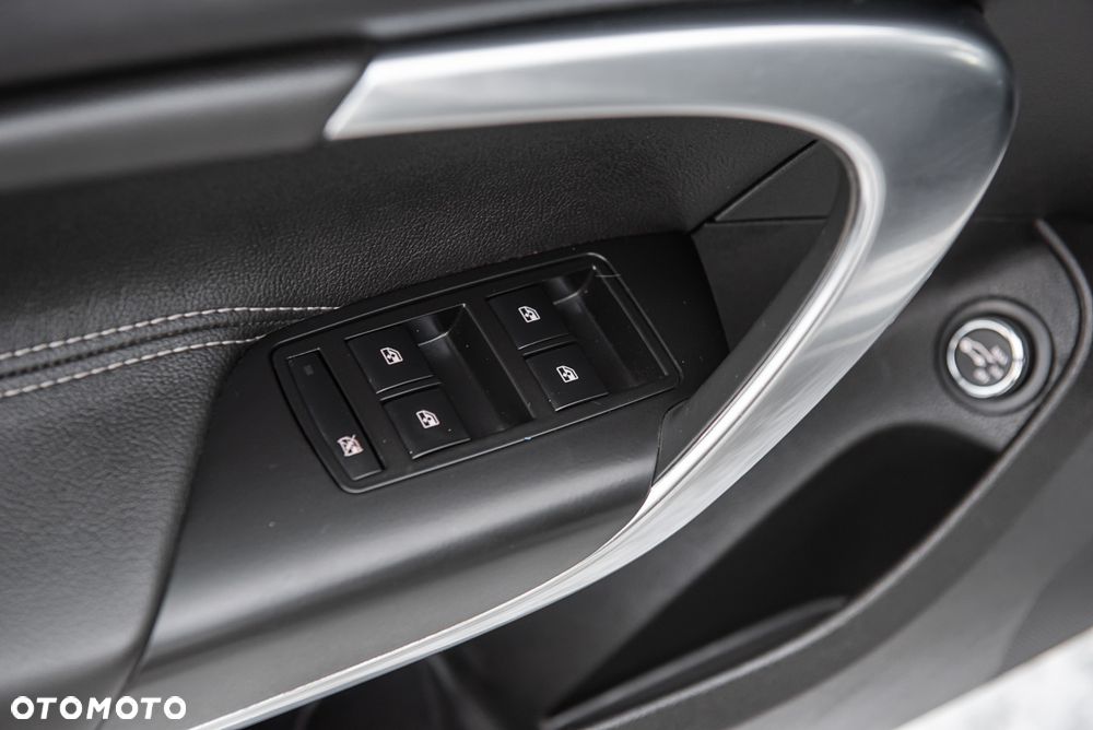 Opel Insignia - 18