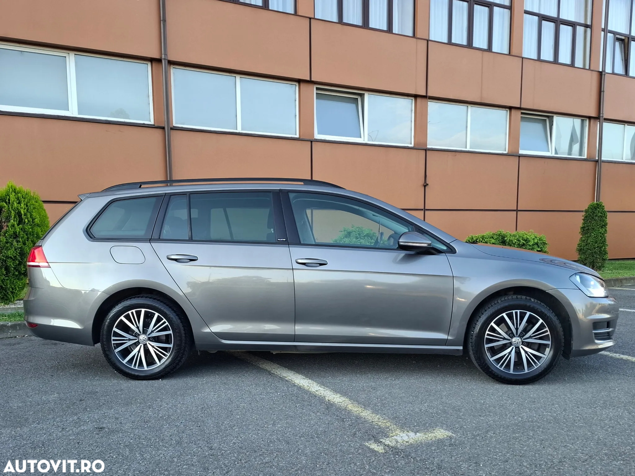 Volkswagen Golf Variant 1.6 TDI (BlueMotion Technology) Trendline - 3