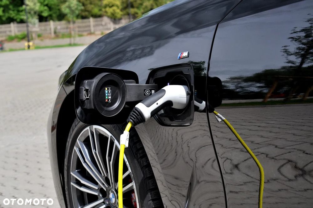 BMW Seria 3 330e M Sport sport - 15
