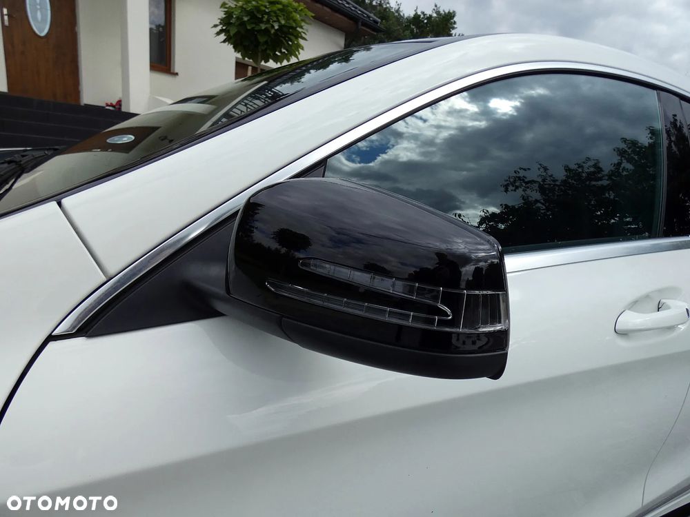 Mercedes-Benz CLA 200 7G-DCT AMG Line - 10