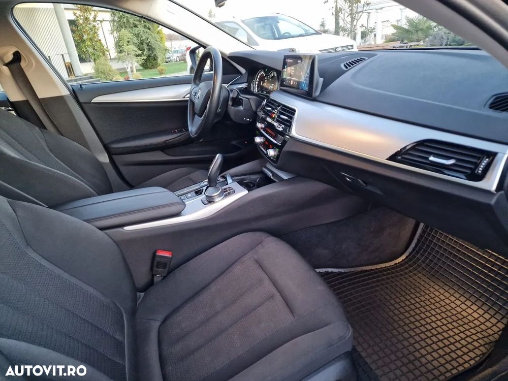 BMW Seria 5 520d Aut. Luxury Line - 11