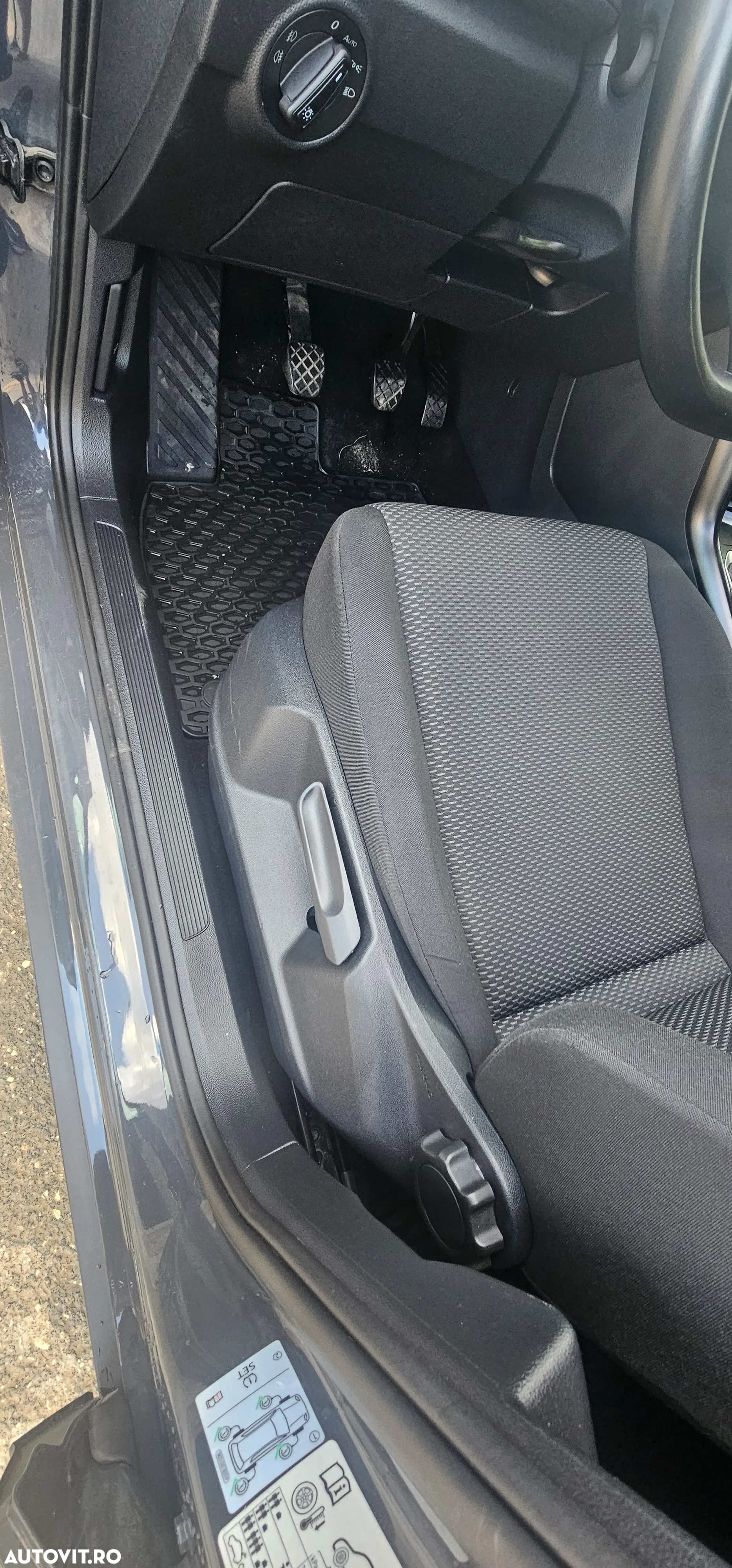 Volkswagen T-ROC 1.6 TDI Design - 17