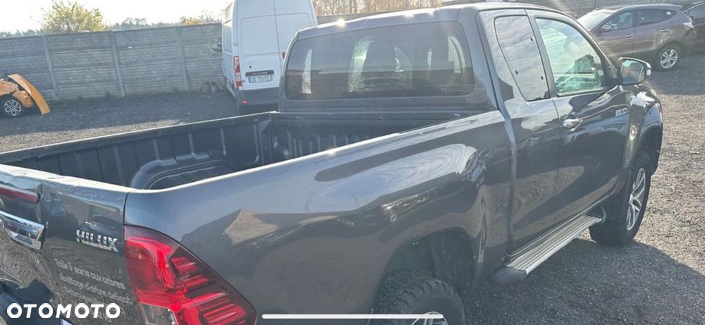 Toyota Hilux 4x4 Double Cab S&S Comfort - 25