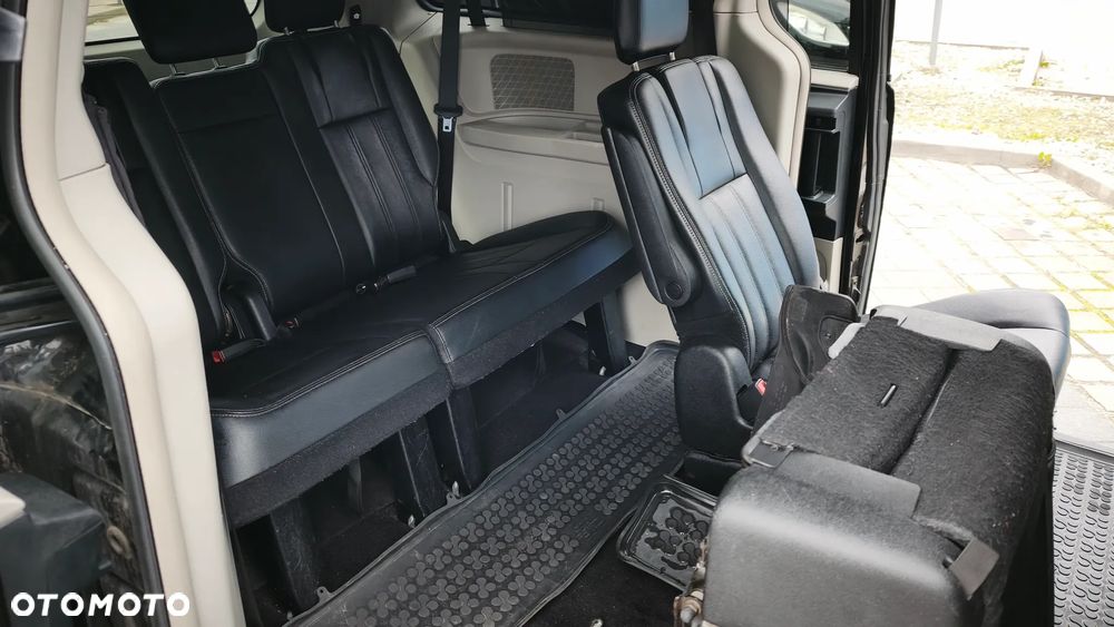 Chrysler Town & Country 3.6 Limited - 21
