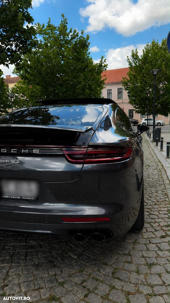 Porsche Panamera 4S - 8