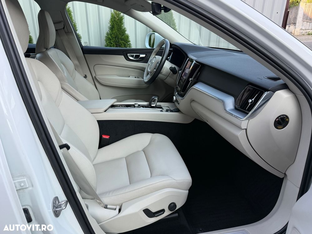 Volvo XC 60 B4 MHEV AT8 AWD Momentum Pro - 6