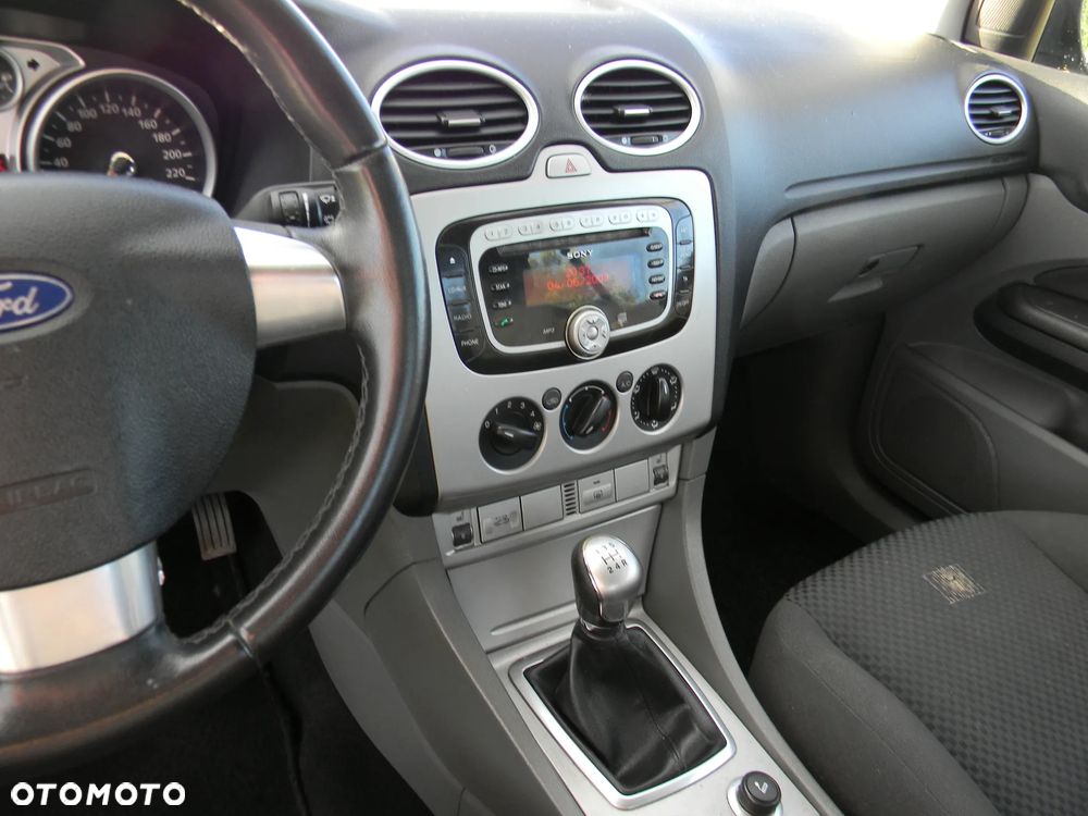 Ford Focus 2.0 16V Titanium - 8