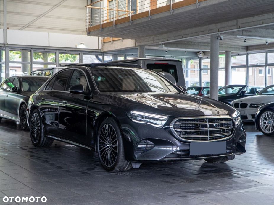 Mercedes-Benz Klasa E 200 mHEV 4-Matic Exclusive 9G-Tronic - 4
