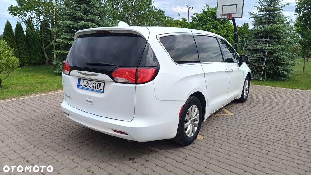 Chrysler Pacifica - 4