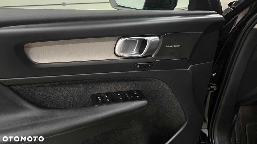 Volvo XC 40 B4 B DKG Plus Black Edition - 14