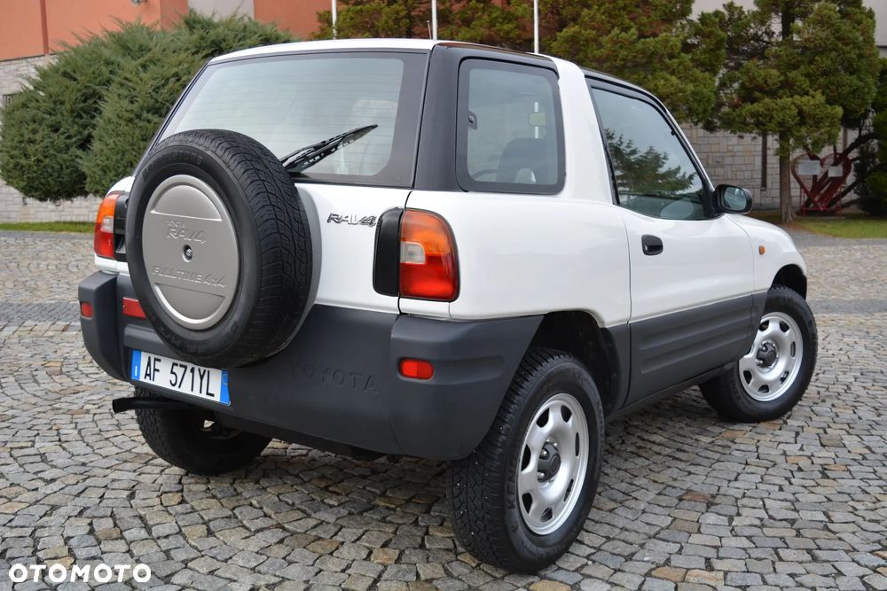 Toyota RAV4 2.0 - 8