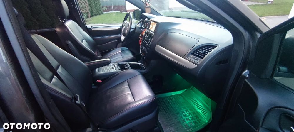 Dodge Grand Caravan - 27