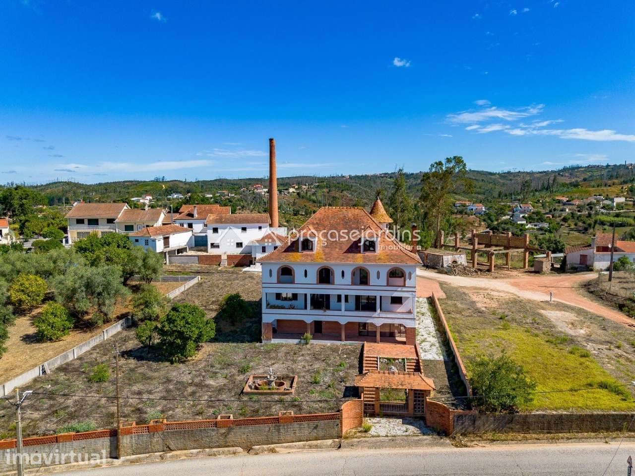 Moradia senhorial + 3 habitações em lote de 1.010 m² – luxo e priva... - Grande imagem: 2/58