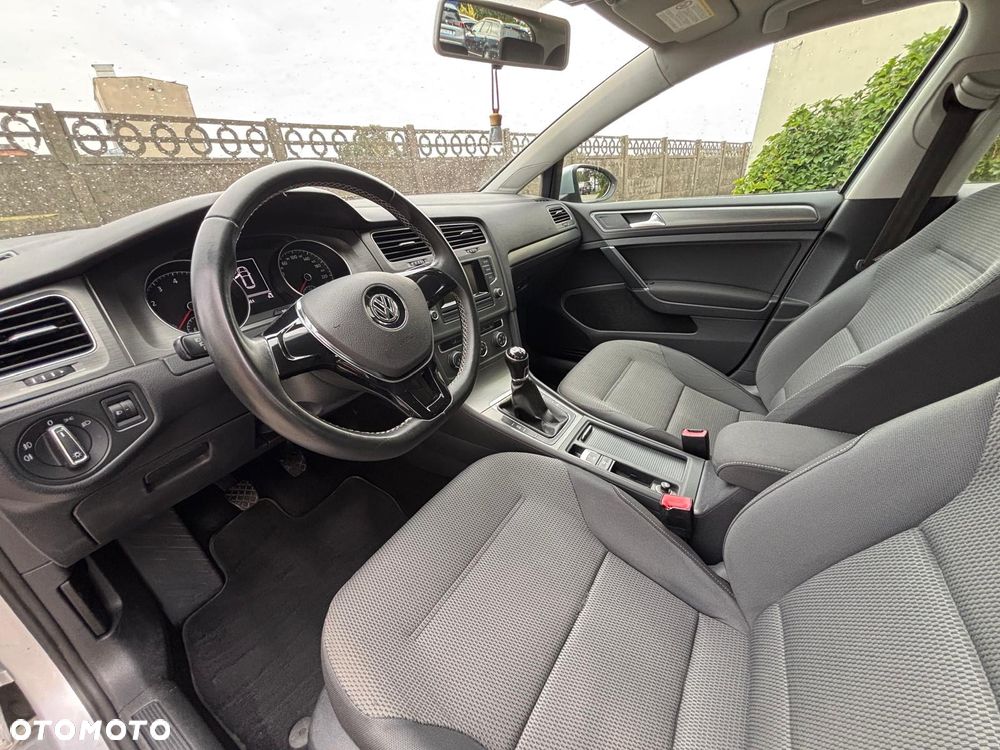 Volkswagen Golf - 16