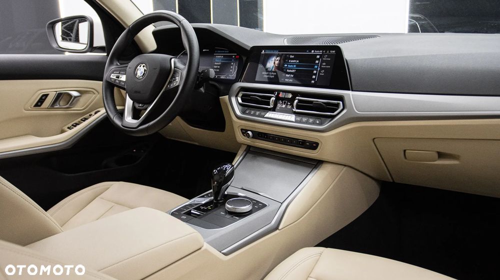 BMW Seria 3 330e Sport - 17