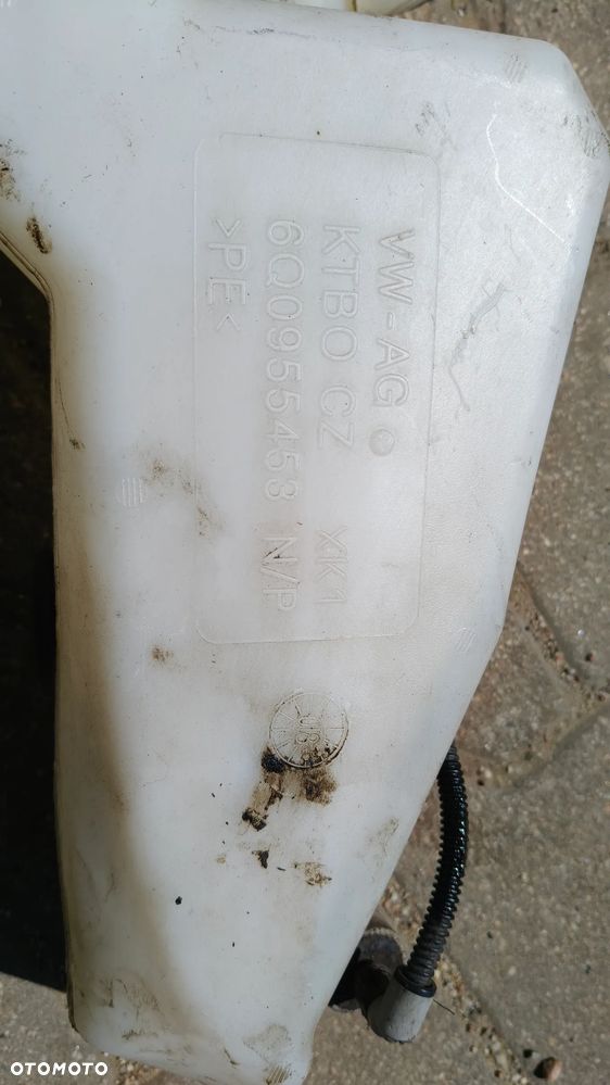 Zbiornik płynu do spryskiwaczy pompka fabia I - 8