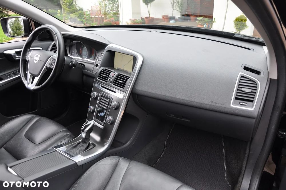 Volvo XC 60 D5 AWD Geartronic Summum - 23