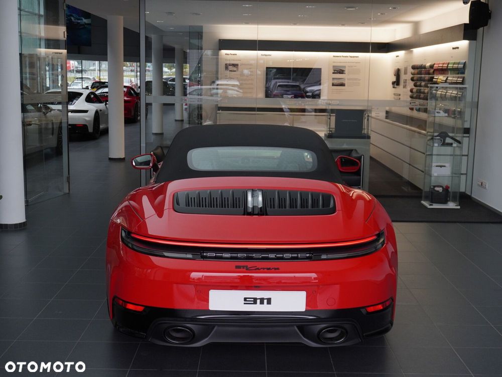 Porsche 911 Carrera - 16