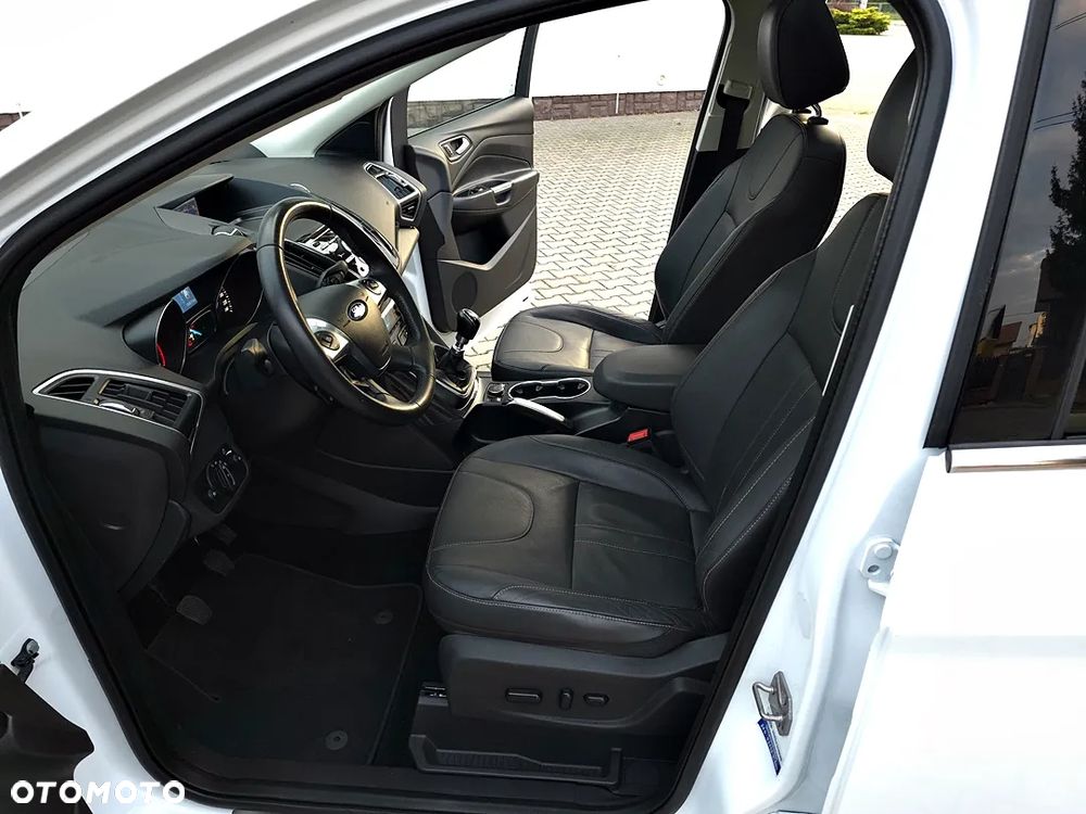 Ford Kuga 2.0 TDCi FWD Titanium Plus - 23
