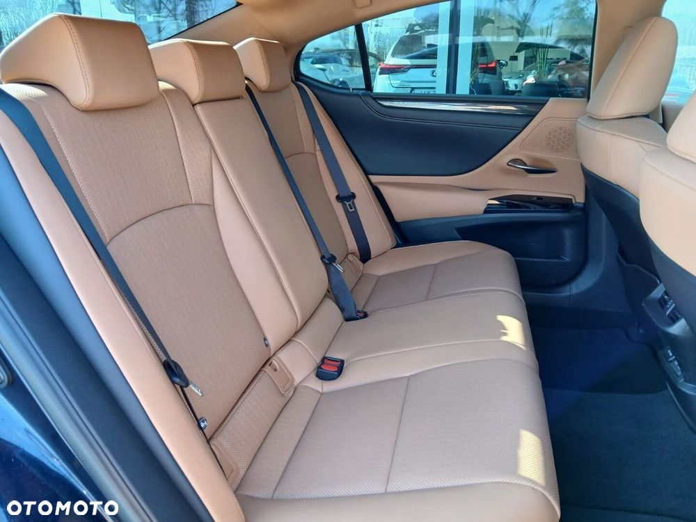 Lexus ES 300h Business Edition - 27