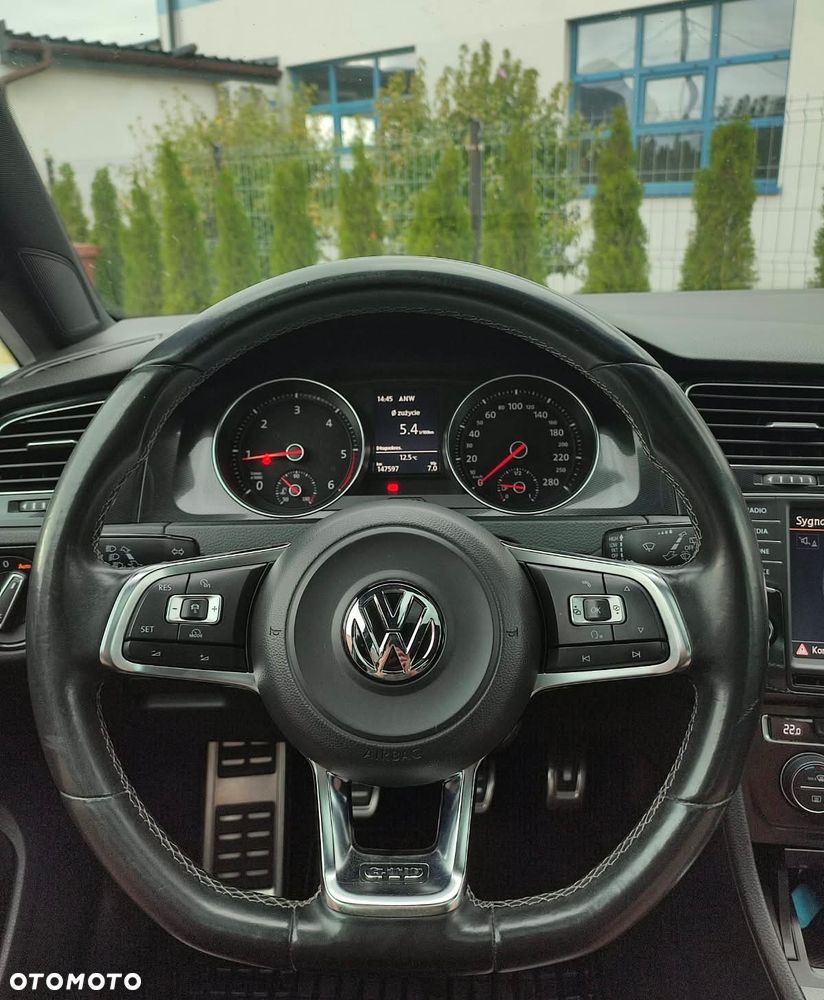 Volkswagen Golf - 17