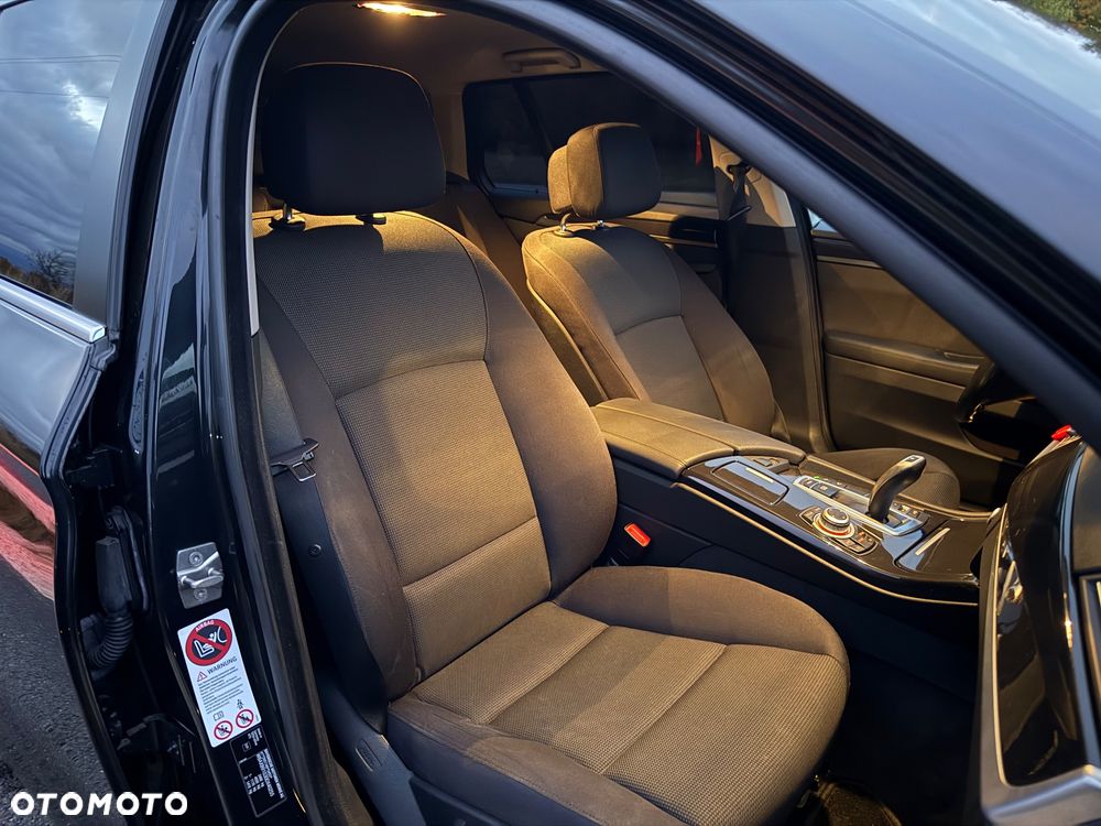 BMW Seria 5 525d xDrive Touring Sport-Aut - 11