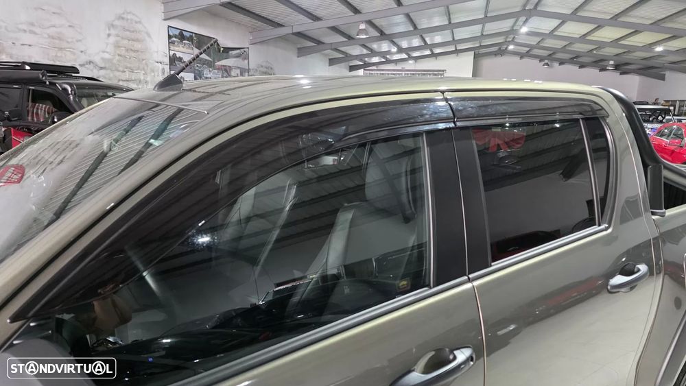 Toyota Hilux 2.8 D-4D 4WD GR Sport II - 30