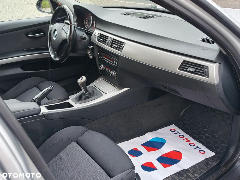 BMW Seria 3 318d - 29