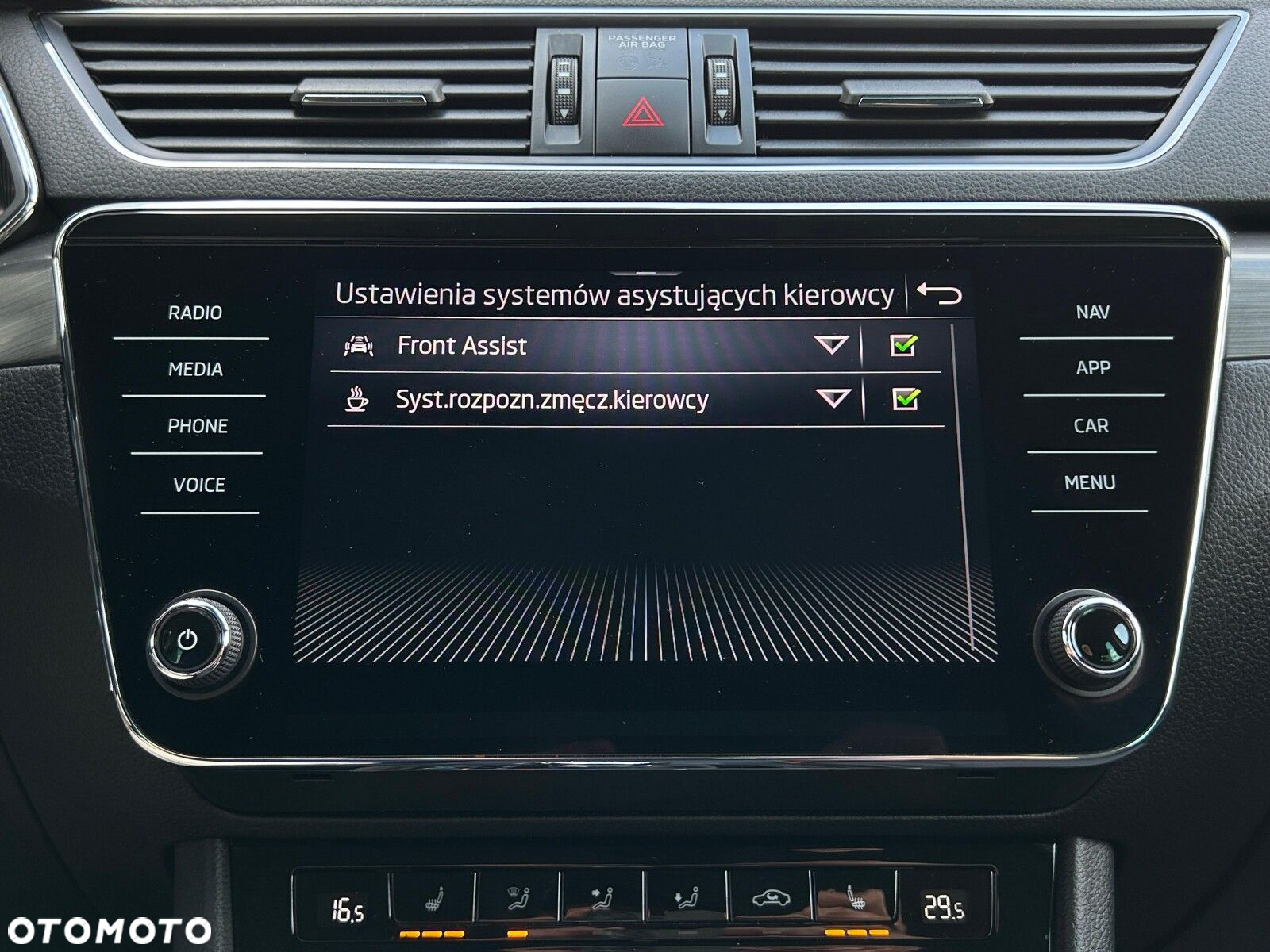 Skoda Superb 2.0 TDI SCR Style DSG - 32
