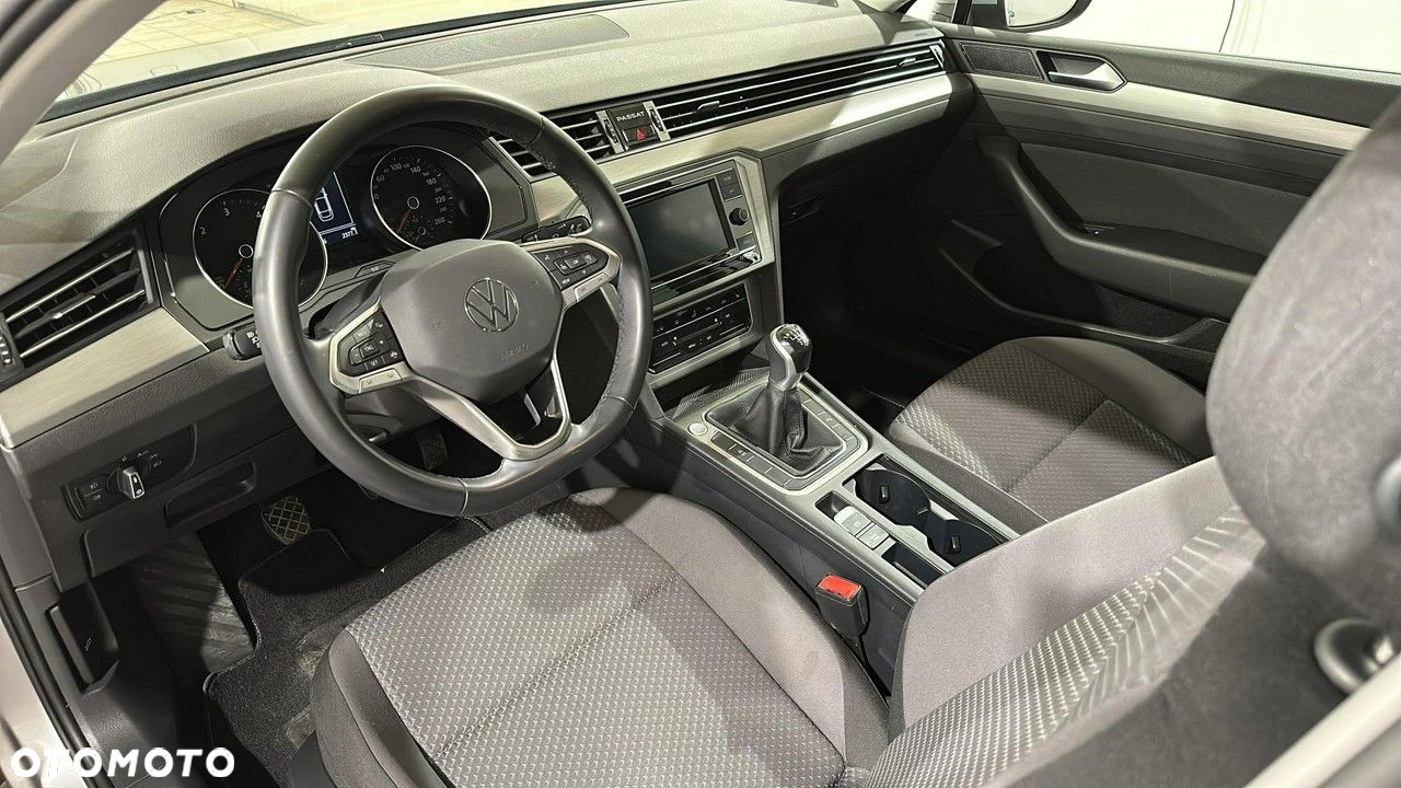 Volkswagen Passat - 11