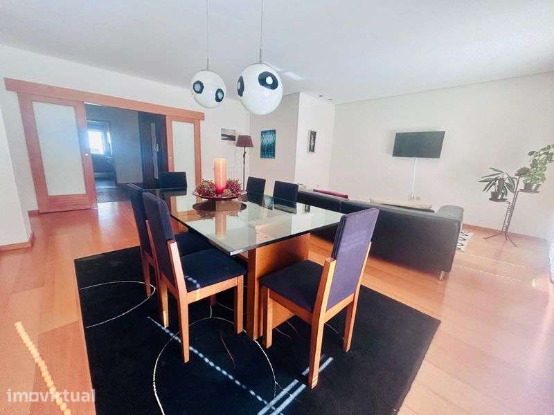 T2 com Terraço Excelente Localização - Junto ao Metro