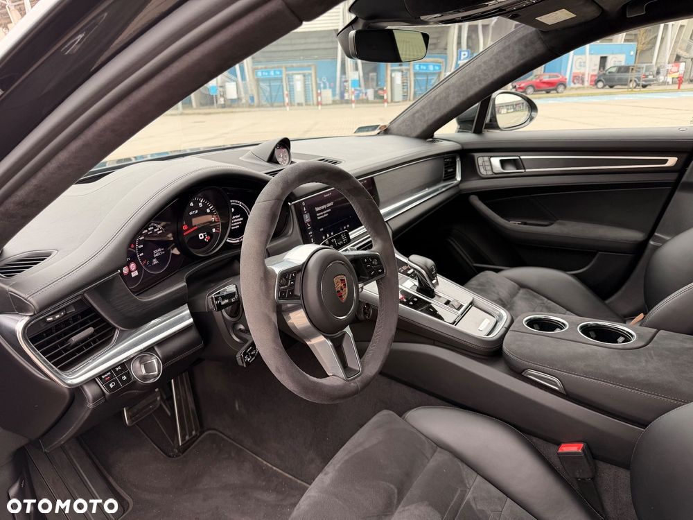 Porsche Panamera - 12
