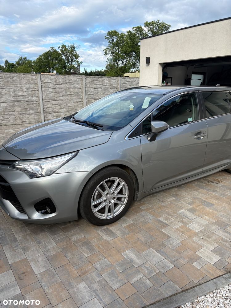 Toyota Avensis 1.6 D-4D Active - 6
