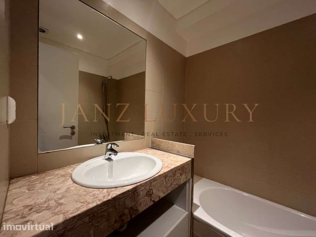 Excelente apartamento T3 com 158 m2, ampla varanda e terraço na Ave... - Grande imagem: 3/19