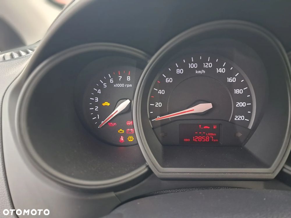 Kia Rio 1.2 L - 6
